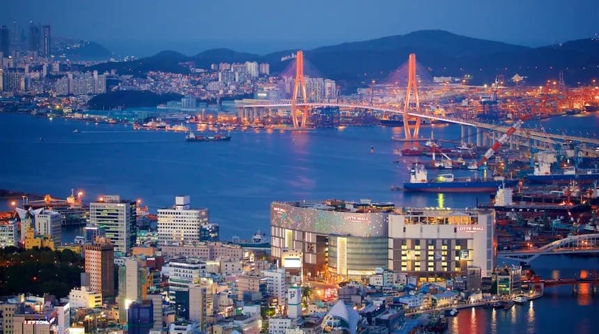 6-Day Seoul & Busan Winter Tour: KTX Bullet Train & Coastal Gems