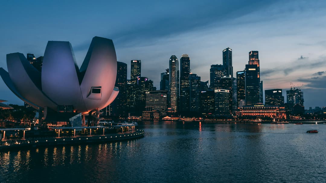 Experience the Best of Singapore with FREE Universal Studios Tickets!" 🎢🇸🇬