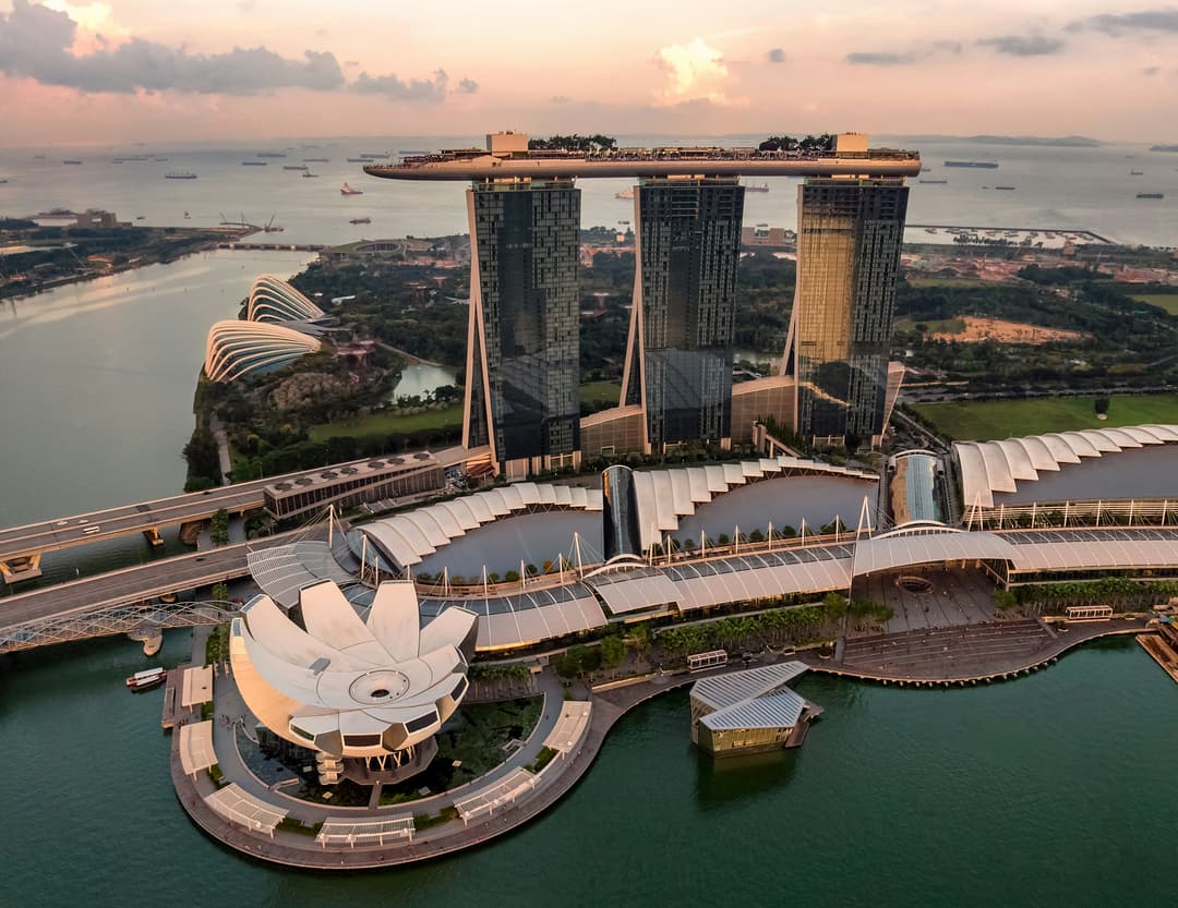 Experience the Best of Singapore with FREE Universal Studios Tickets!" 🎢🇸🇬