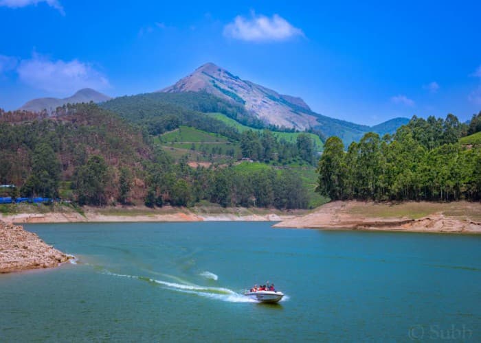 Kerala Escapades | Tranquil Backwaters, Verdant Hills, and Coconut Groves