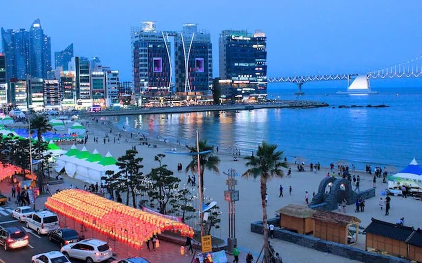 8-Day Korea Winter Ultimate Tour: Seoul, Suwon, Busan & Nami Island