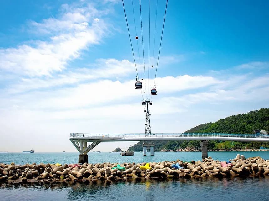 8-Day Korea Winter Ultimate Tour: Seoul, Suwon, Busan & Nami Island