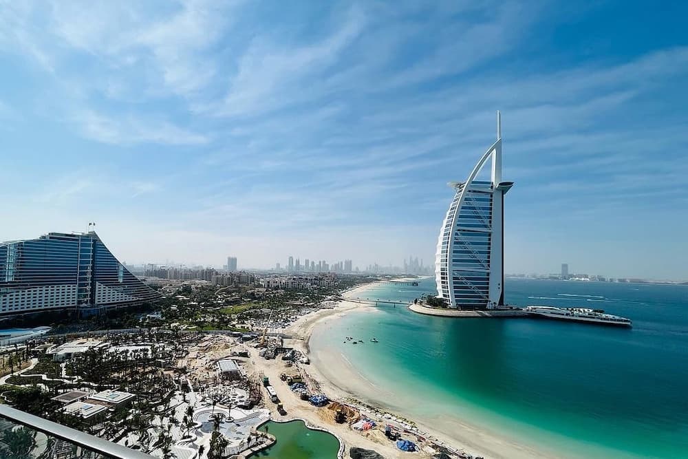 Unveiling Dubai | A Glimpse into the Golden Emirates