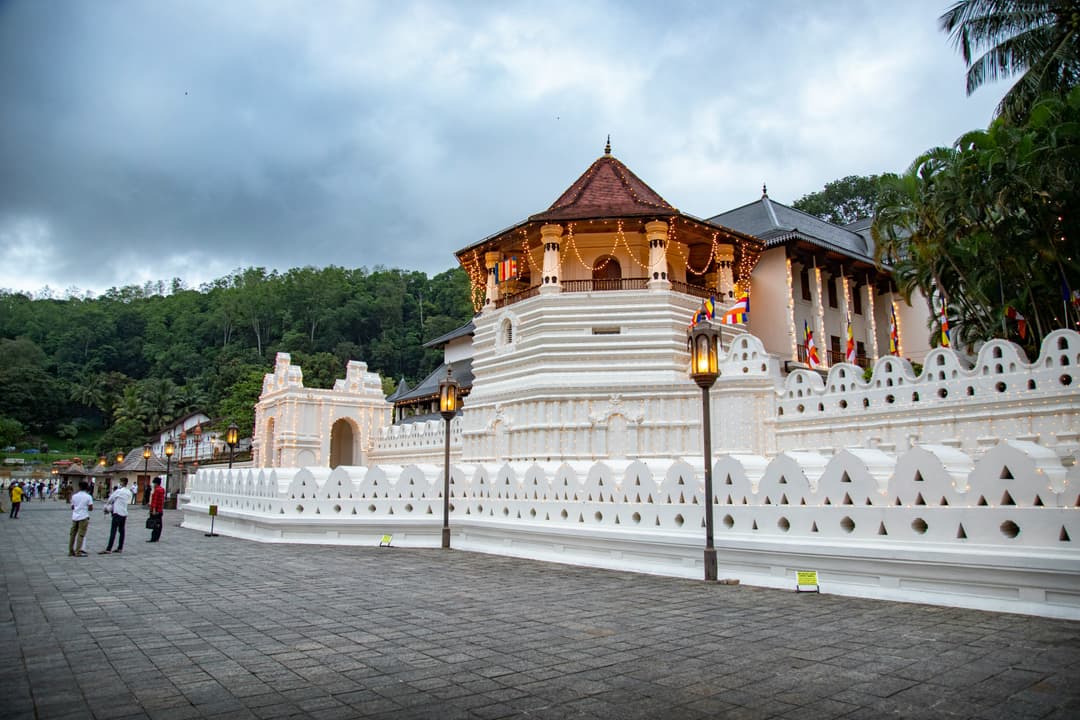 The Island's Essentials: Kandy Culture and Bentota Bliss.