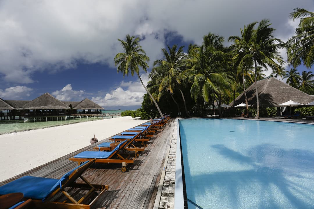 Medhufushi Island Resort | 4-Day Beach And Water Villa Honeymoon