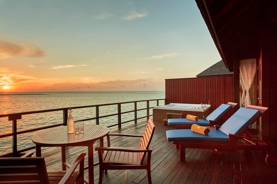 Sun Siyam Olhuveli - 2 Nights @ Sunset Beach Pavilion & 2 Nights @ Deluxe Water Villa