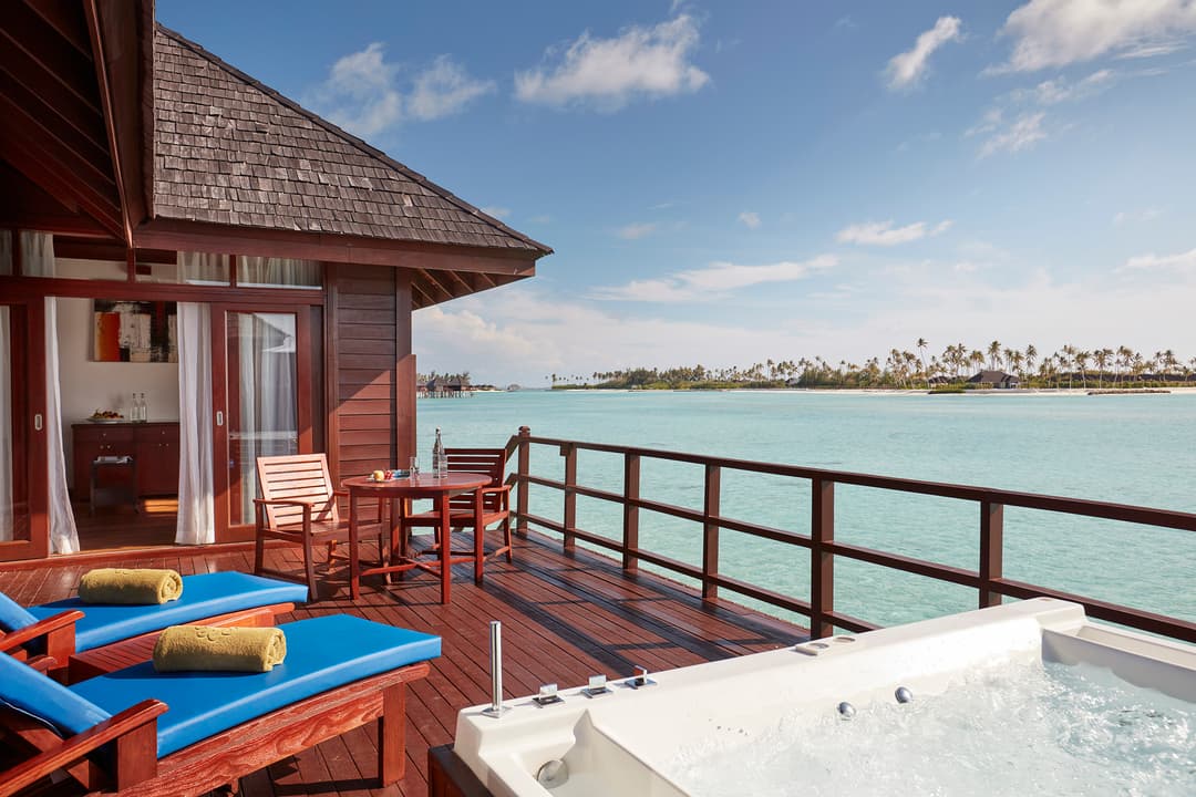 Sun Siyam Olhuveli - 2 Nights @ Sunset Beach Pavilion & 2 Nights @ Deluxe Water Villa
