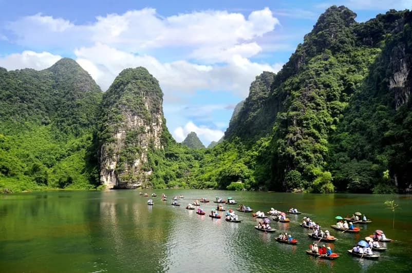 Vietnam Tour 2026 | Best of Hanoi, Ba Na Hills and Phu Quoc